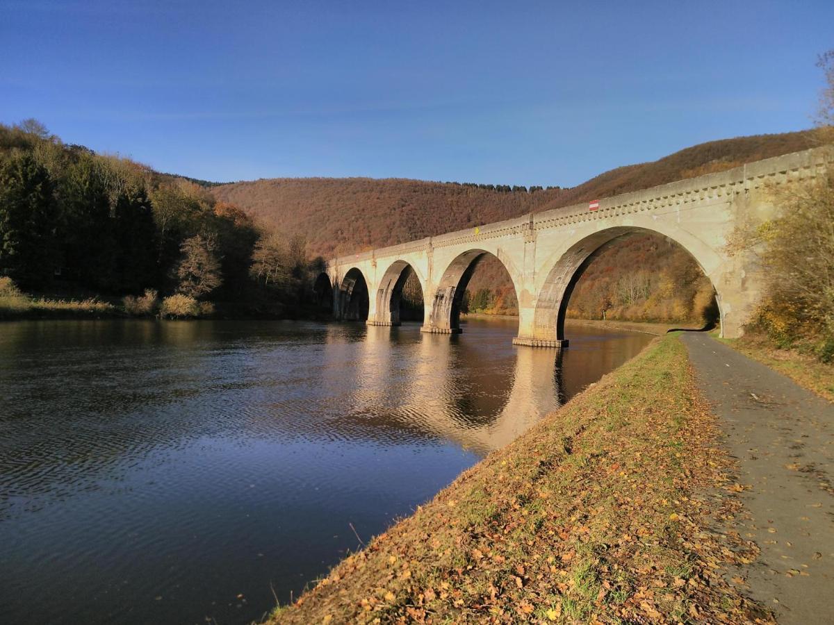 Entre Meuse Et Foret Revin  外观 照片