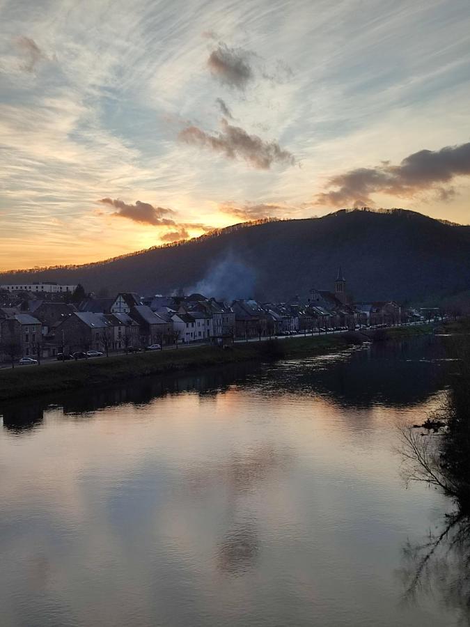 Entre Meuse Et Foret Revin  外观 照片