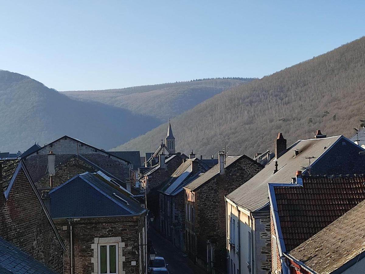 Entre Meuse Et Foret Revin  外观 照片