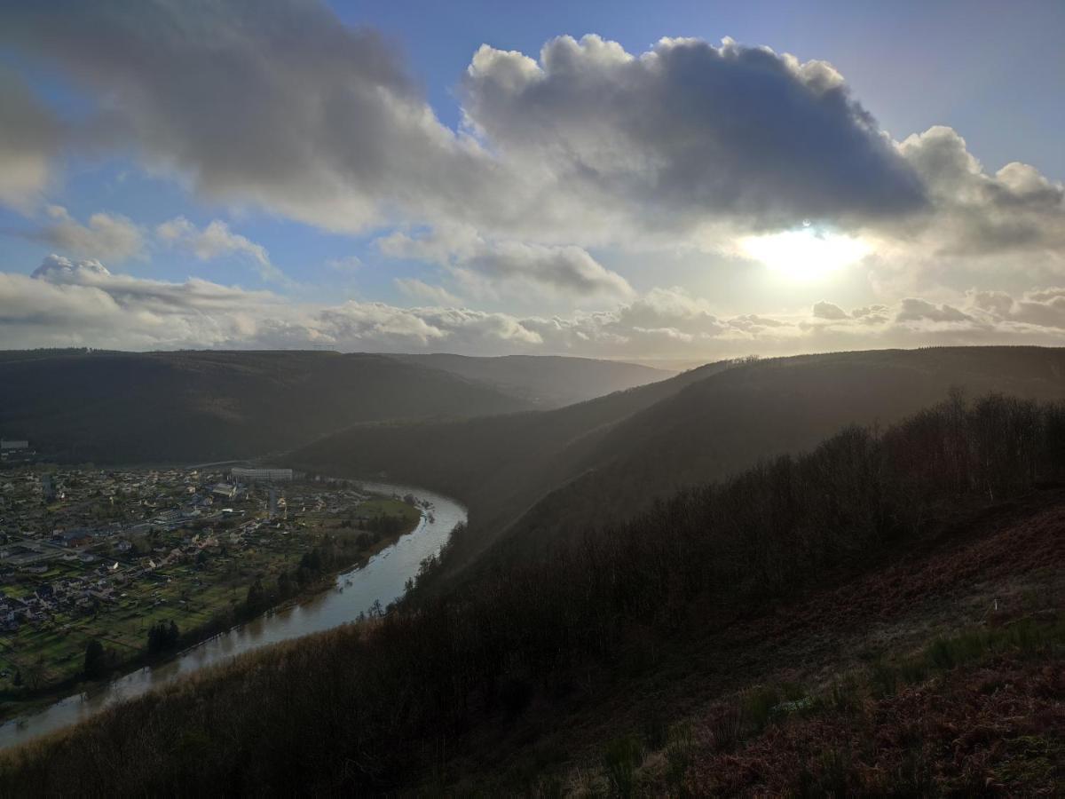 Entre Meuse Et Foret Revin  外观 照片